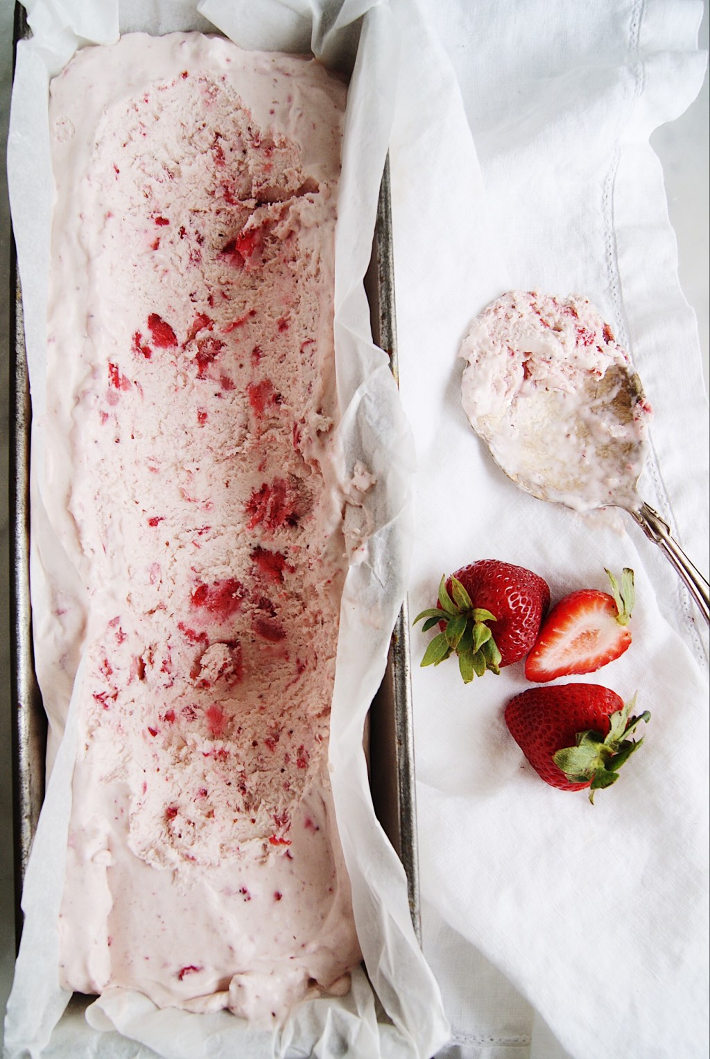 Roasted Strawberry No Churn Ice&nbsp;Cream