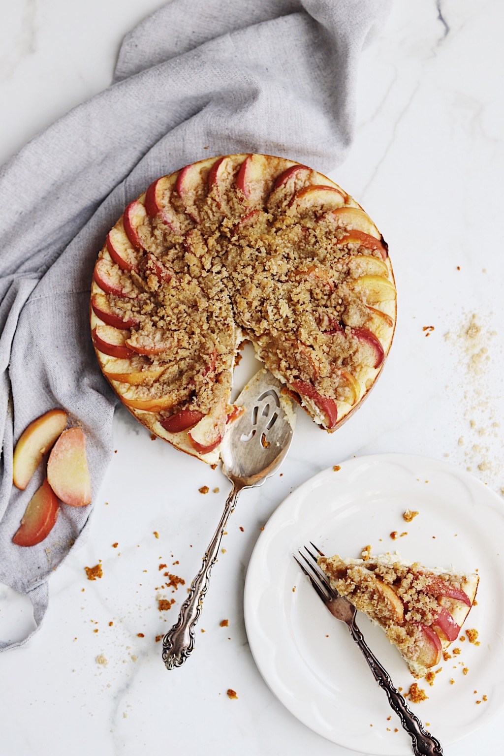 Apple Crisp Cheesecake