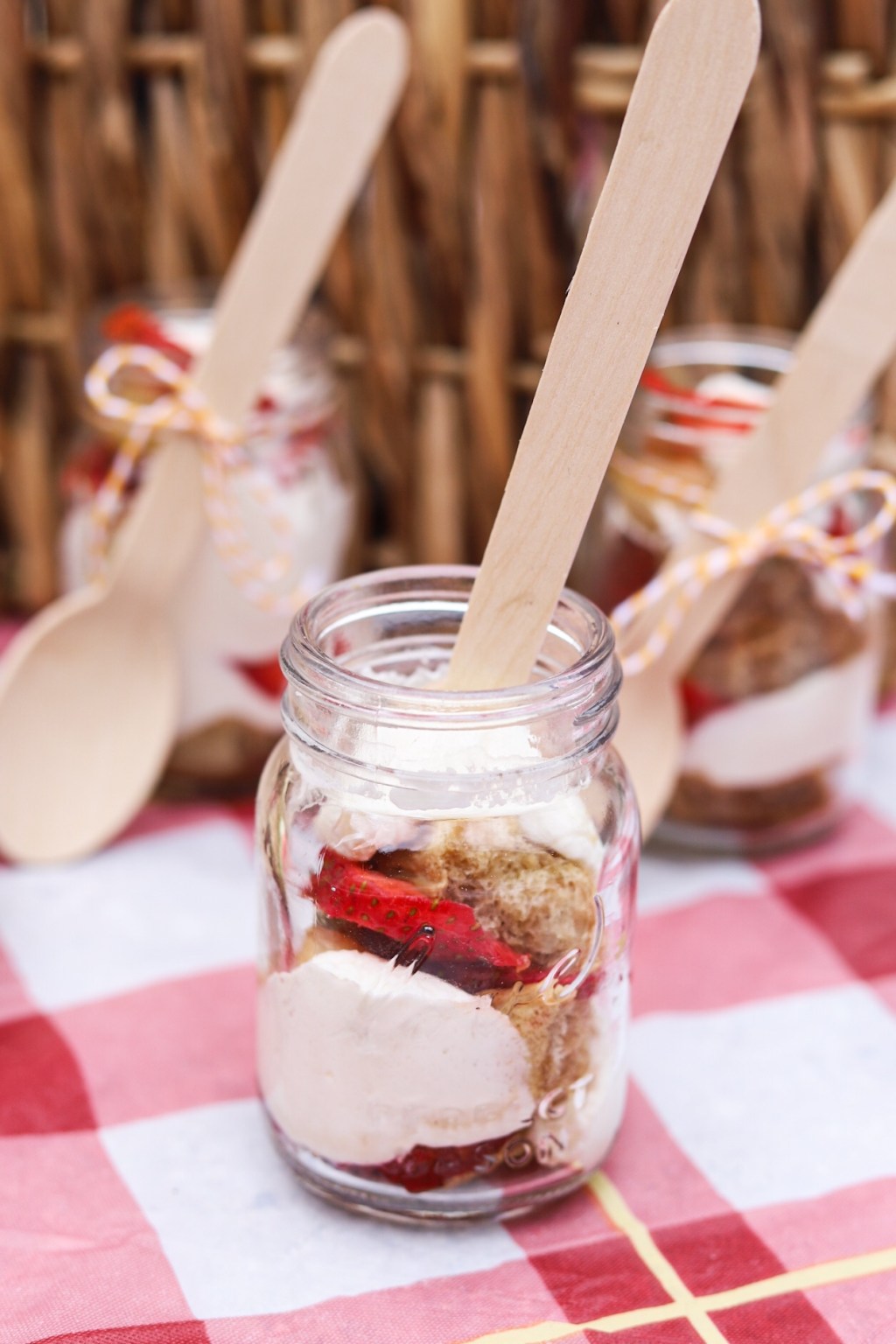 Easy Strawberry Tiramisu&nbsp;Minis